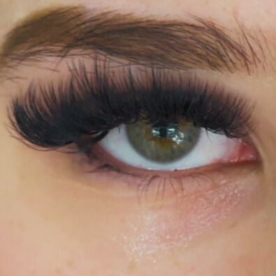 Full Russian volume eye lash extensions